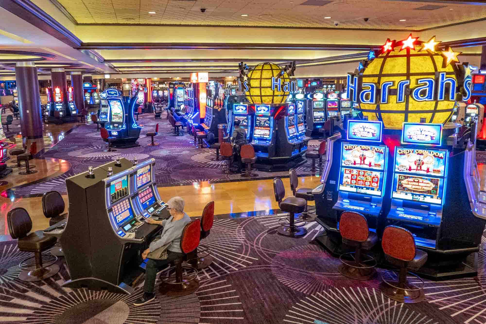 Slot Makinelerinde Strateji: Gizli Unsurlar ve Zihinsel Oyun